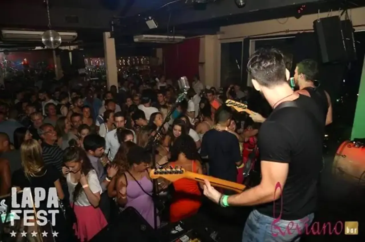 DJ Ailton Areas no palco